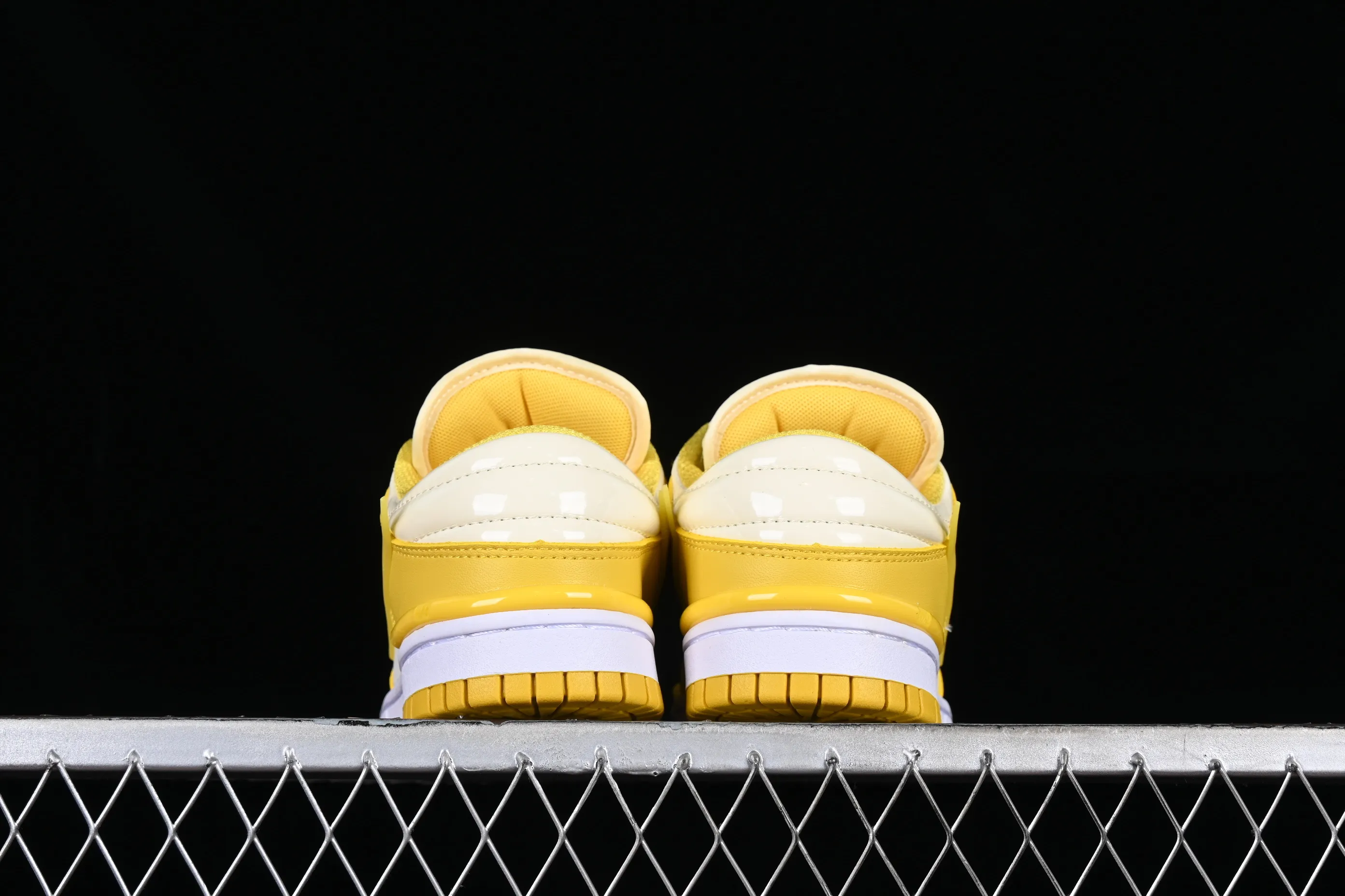 All Categories Nk SB Dunk Series Nk SB Dunk Low Low-top sneakers Cost-effective version Nk Dunk Low Twist "Vivid Sulfur" lemon yellow variant style SB low-top casual sneakers DZ2794-100